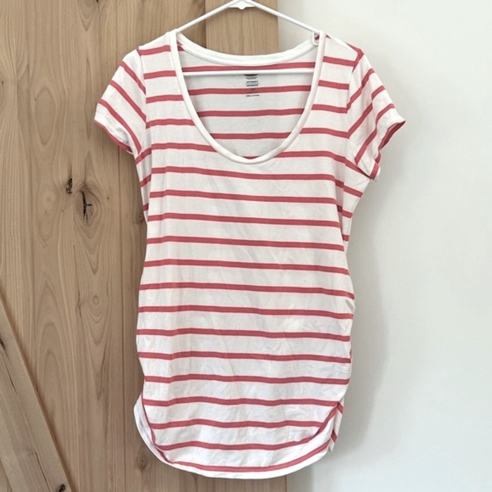 Red and white striped tee Old Navy maternity short sleeve shirt scoop neck